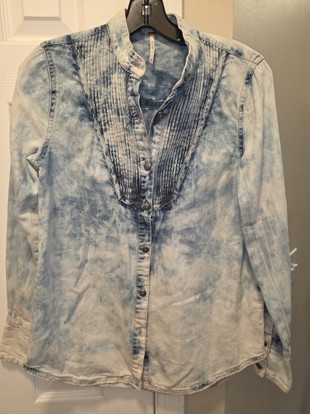 Free People Women's XS Acid Wash  Button-Front Denim Shirt